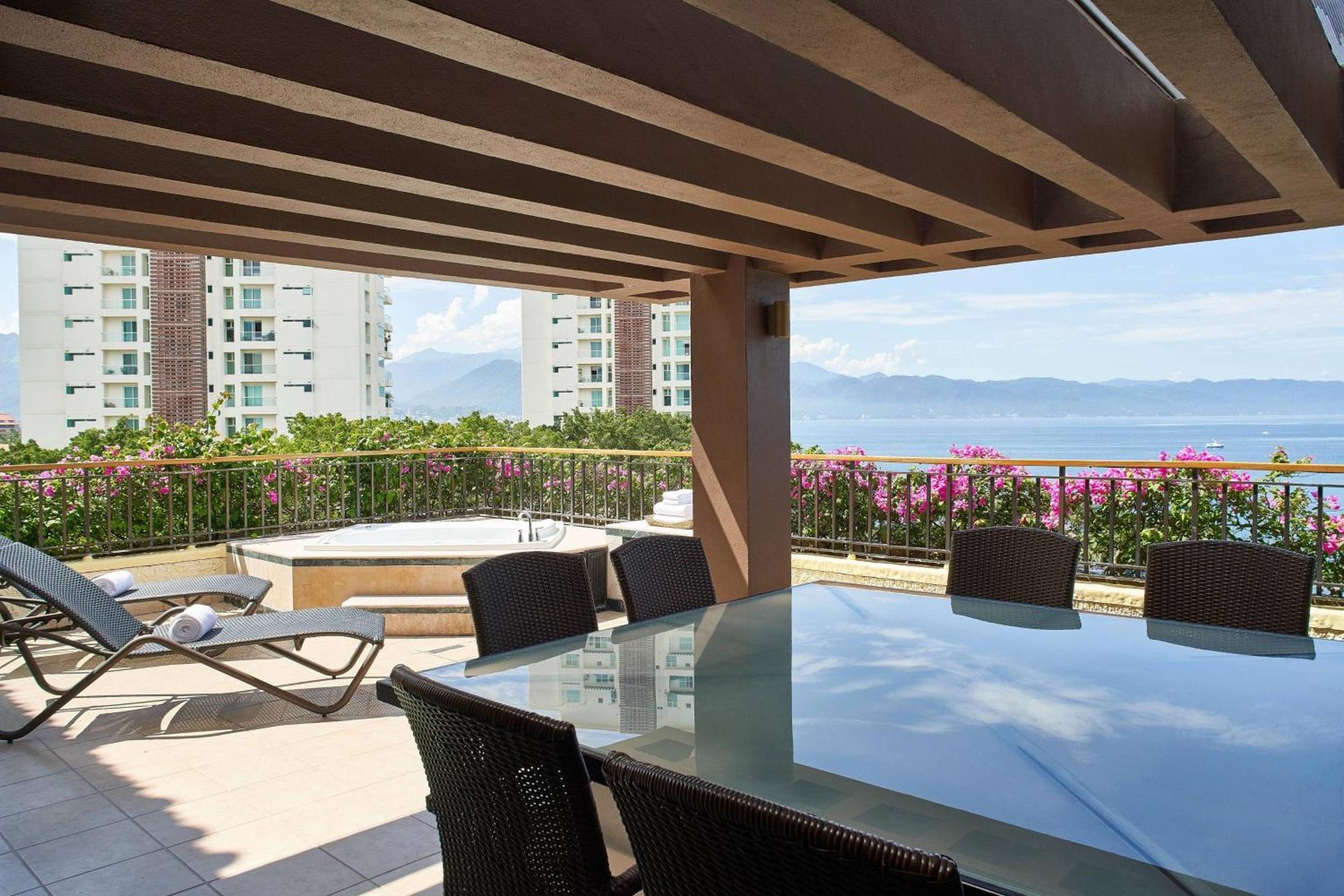 Marriott Puerto Vallarta Resort & Spa Exterior photo